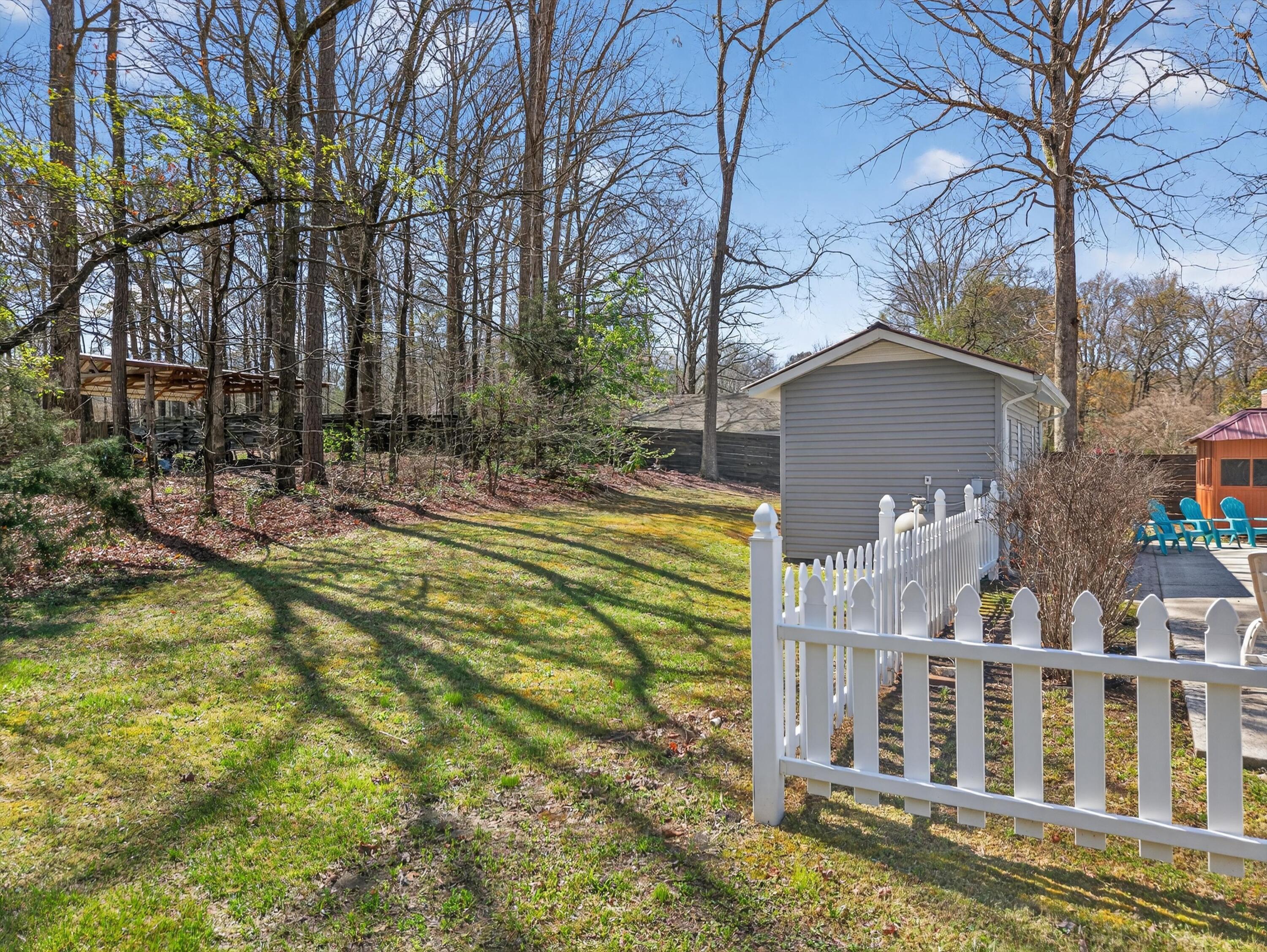 1052 Beaverdale Road Northeast Dalton, GA 30721 - Photo 23 of 42 Backyard side