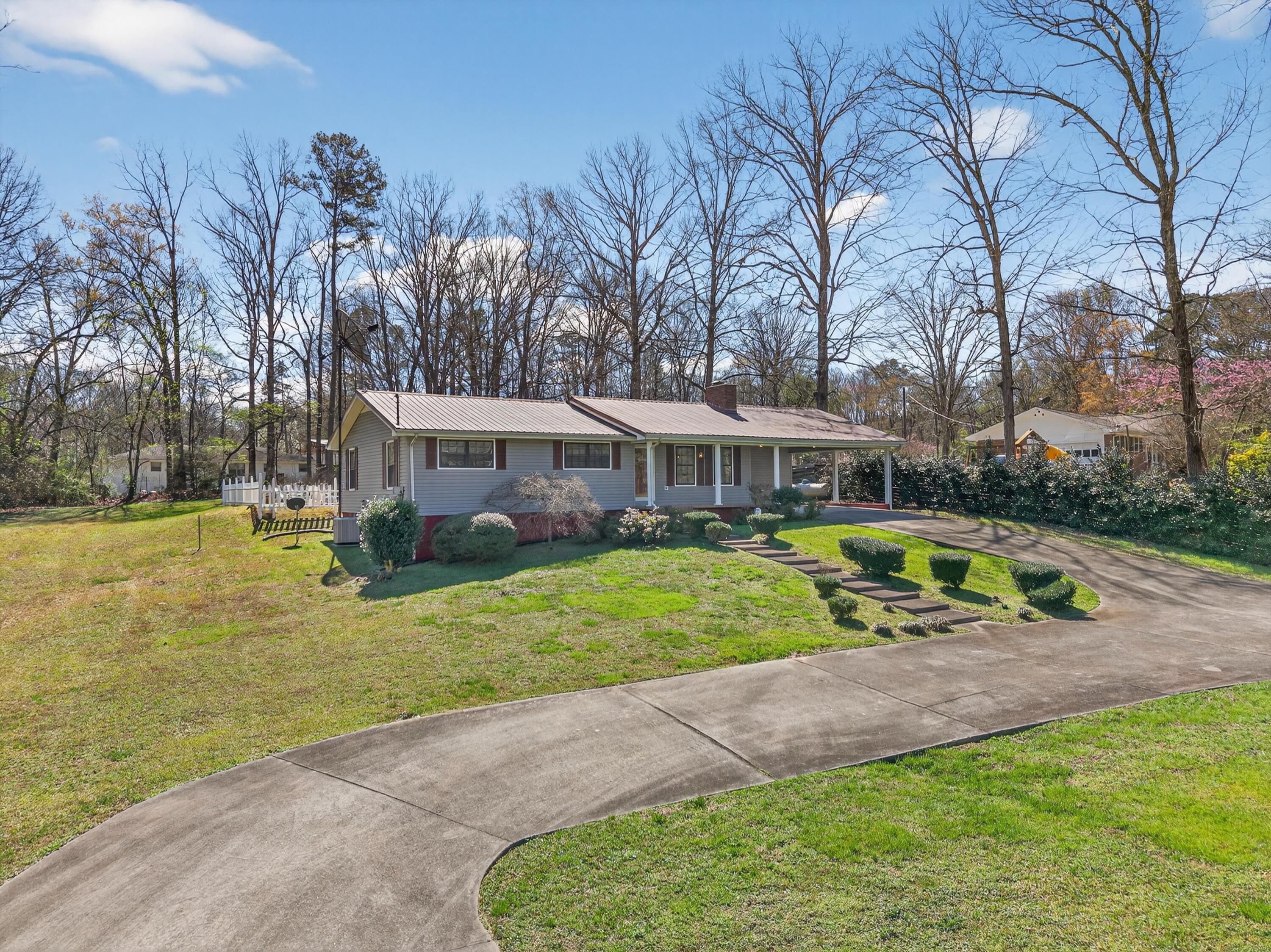 1052 Beaverdale Road Northeast Dalton, GA 30721 - Photo 4 of 42 Front