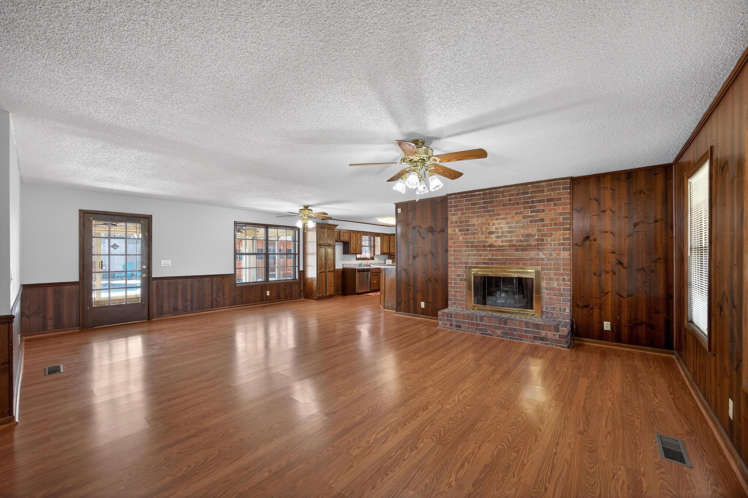 1052 Beaverdale Road Northeast Dalton, GA 30721 - Photo 5 of 42 Great Room