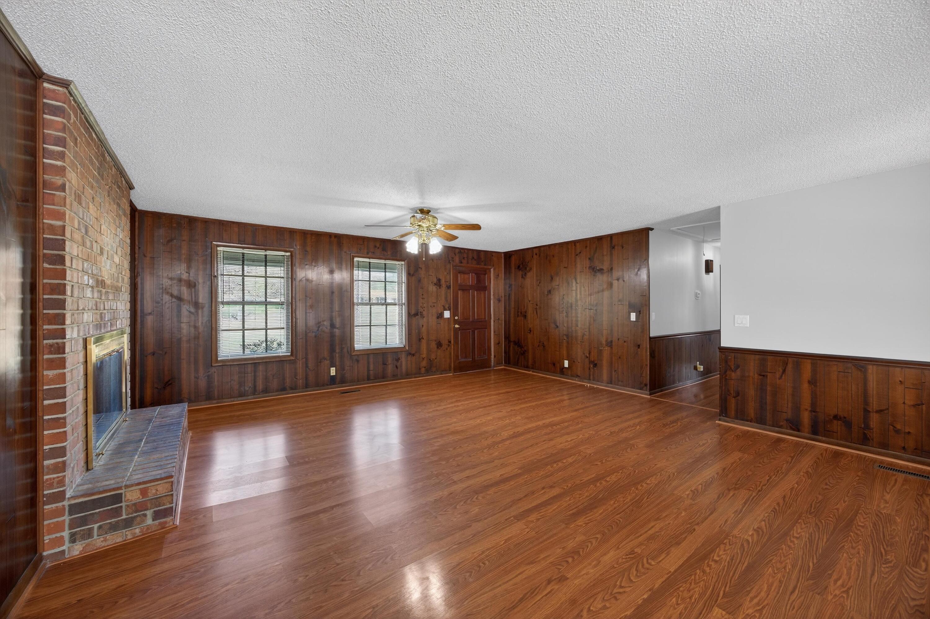 1052 Beaverdale Road Northeast Dalton, GA 30721 - Photo 7 of 42 Great Room