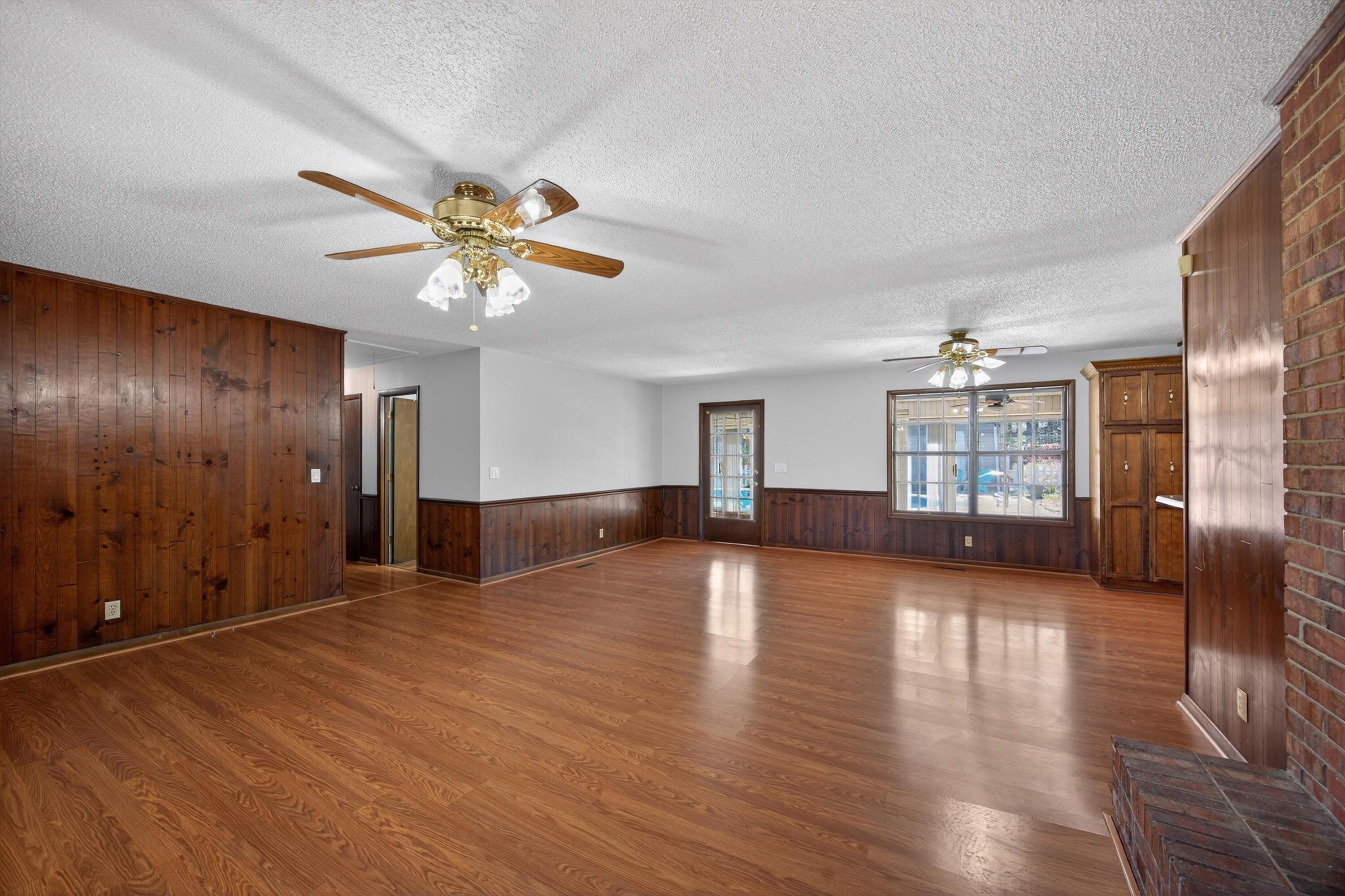 1052 Beaverdale Road Northeast Dalton, GA 30721 - Photo 9 of 42 /Dining