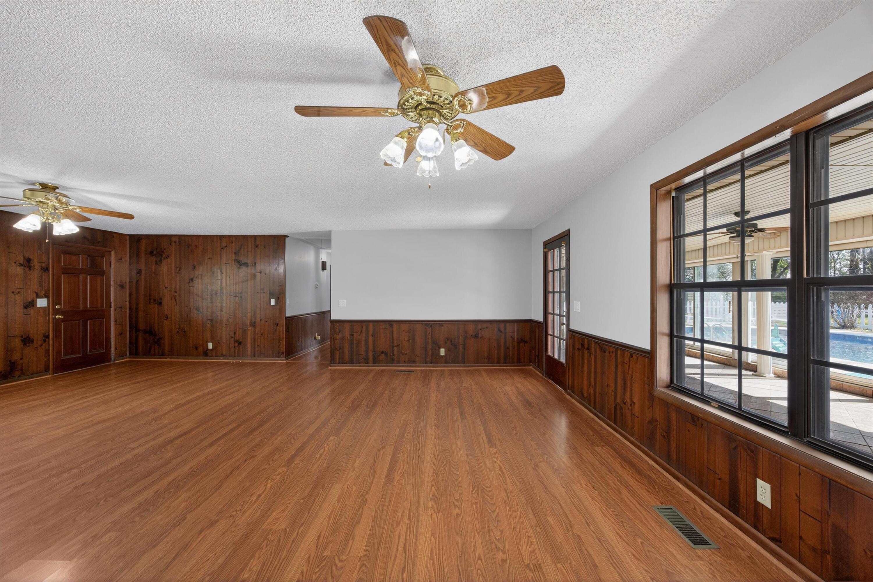 1052 Beaverdale Road Northeast Dalton, GA 30721 - Photo 10 of 42 Great Room/Dining