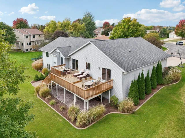 $679,000 | 919 Lochmoore Drive, Waunakee, WI 53597