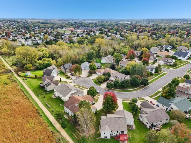 $679,000 | 919 Lochmoore Drive, Waunakee, WI 53597