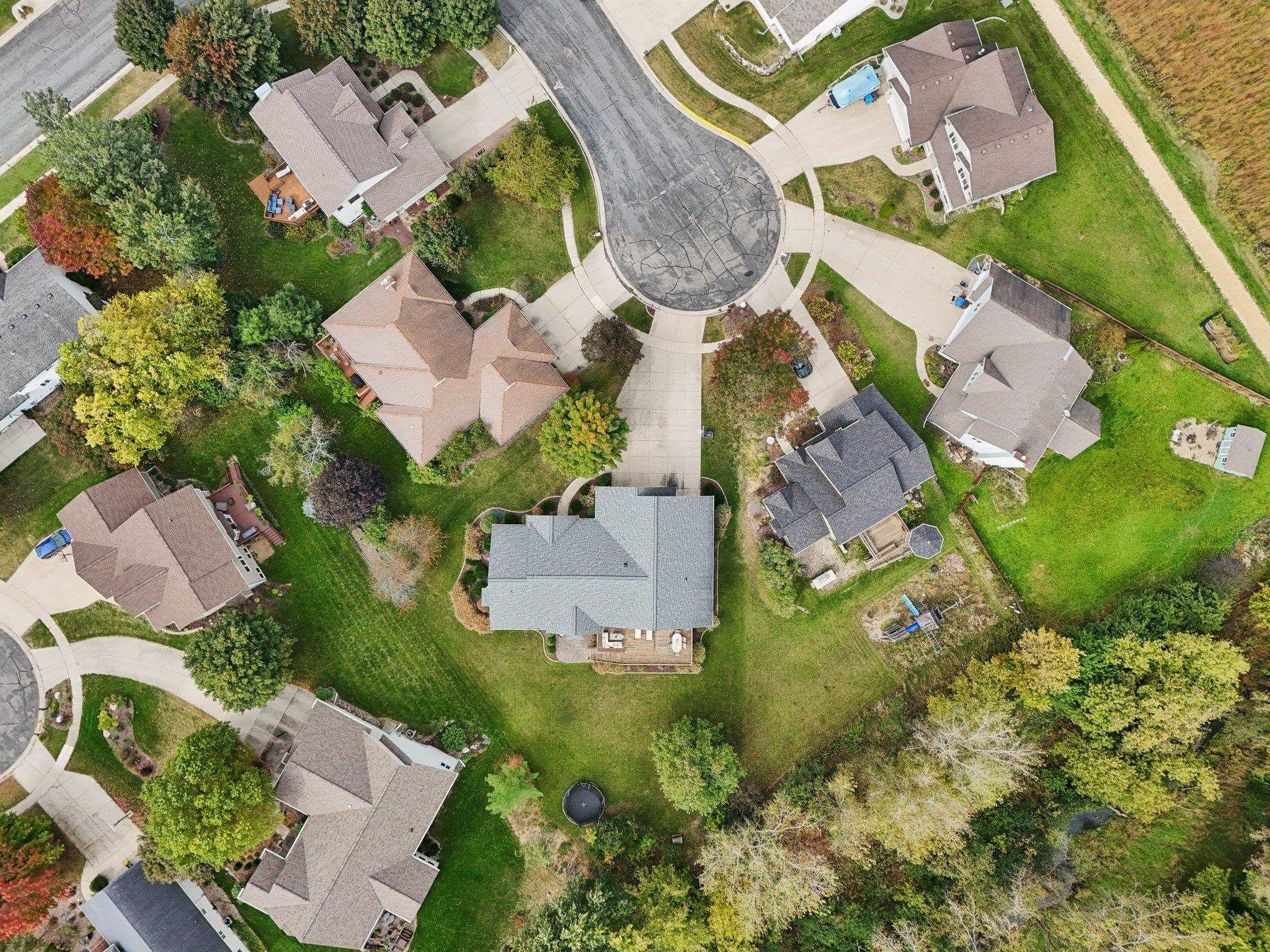 919 Lochmoore Drive Waunakee, WI 53597 - Photo 8 of 54