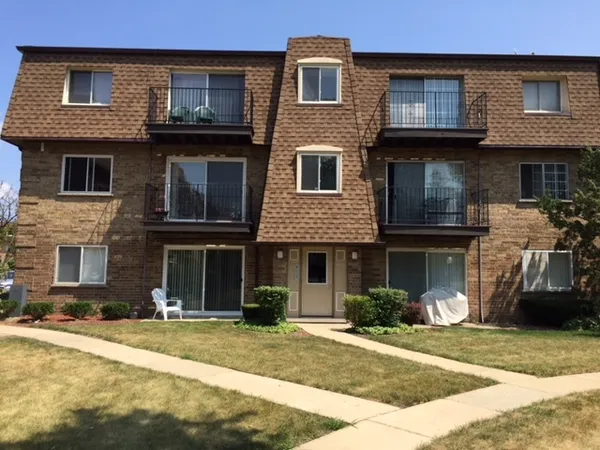 $1,900 | 9430 Bay Colony Drive, Unit 2N, Des Plaines, IL 60016