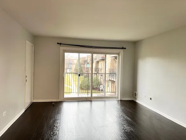 $1,850 | 9430 Bay Colony Drive, Unit 2N, Des Plaines, IL 60016