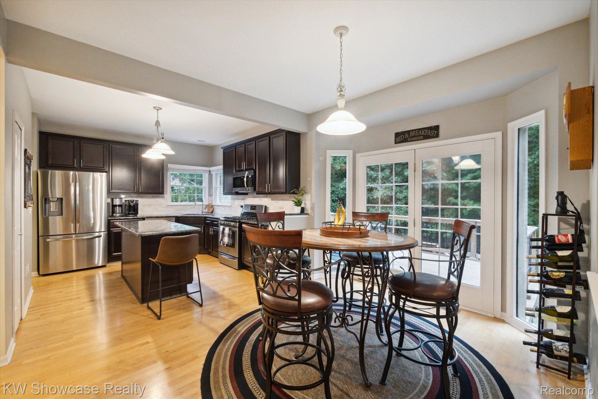 564 Timber Ridge Drive Highland, MI 48357 - Photo 10 of 40 The Breakfast Nook & Kitchen. Very Comfortable!