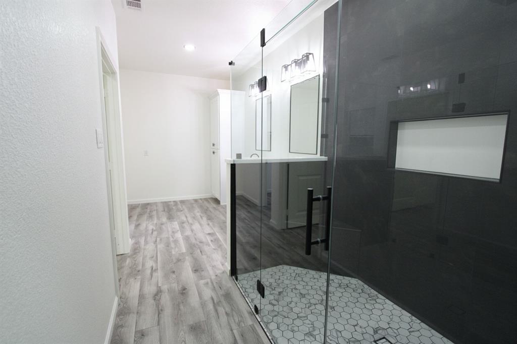 842 White Oak Drive Woodway, TX 76712 - Photo 5 of 12 a bathroom with a sink and mirror