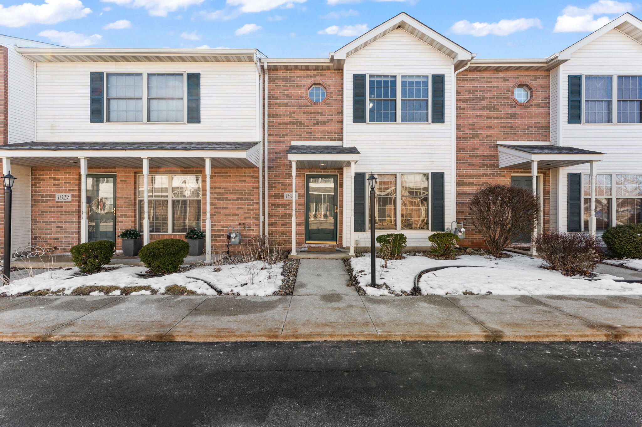 1823 Beech Court Crown Point, IN 46307 - Photo 2 of 19 2048x1365