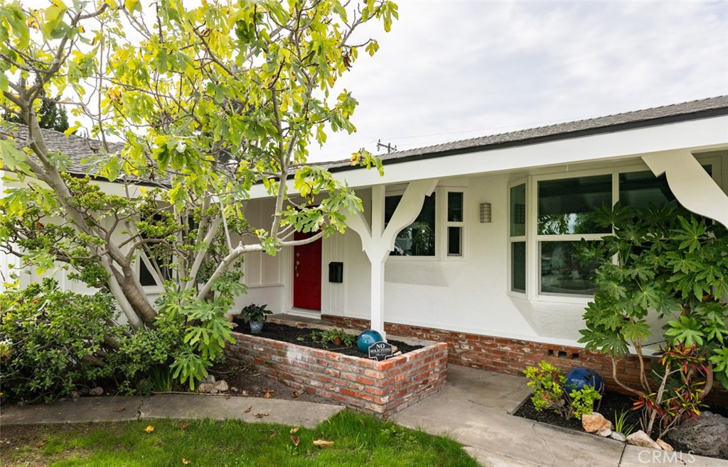 14191 Lambeth Way Tustin, CA 92780 - Photo 5 of 34 a front view of a house with garden