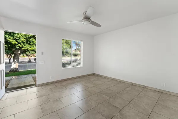 $1,900 | 82075 Country Club Drive, Unit 52, Indio, CA 92201