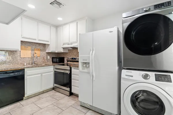$1,900 | 82075 Country Club Drive, Unit 52, Indio, CA 92201