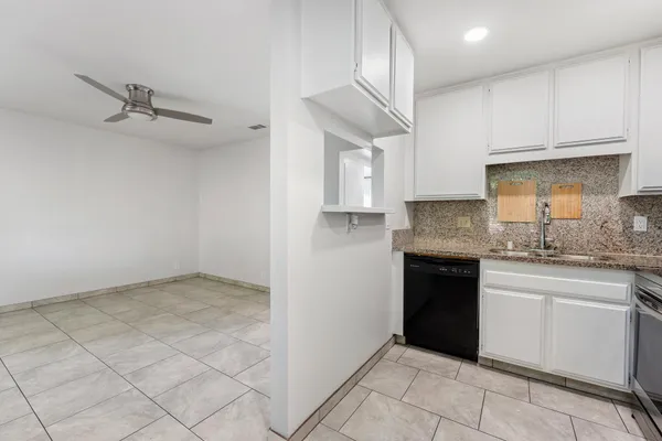 $1,900 | 82075 Country Club Drive, Unit 52, Indio, CA 92201