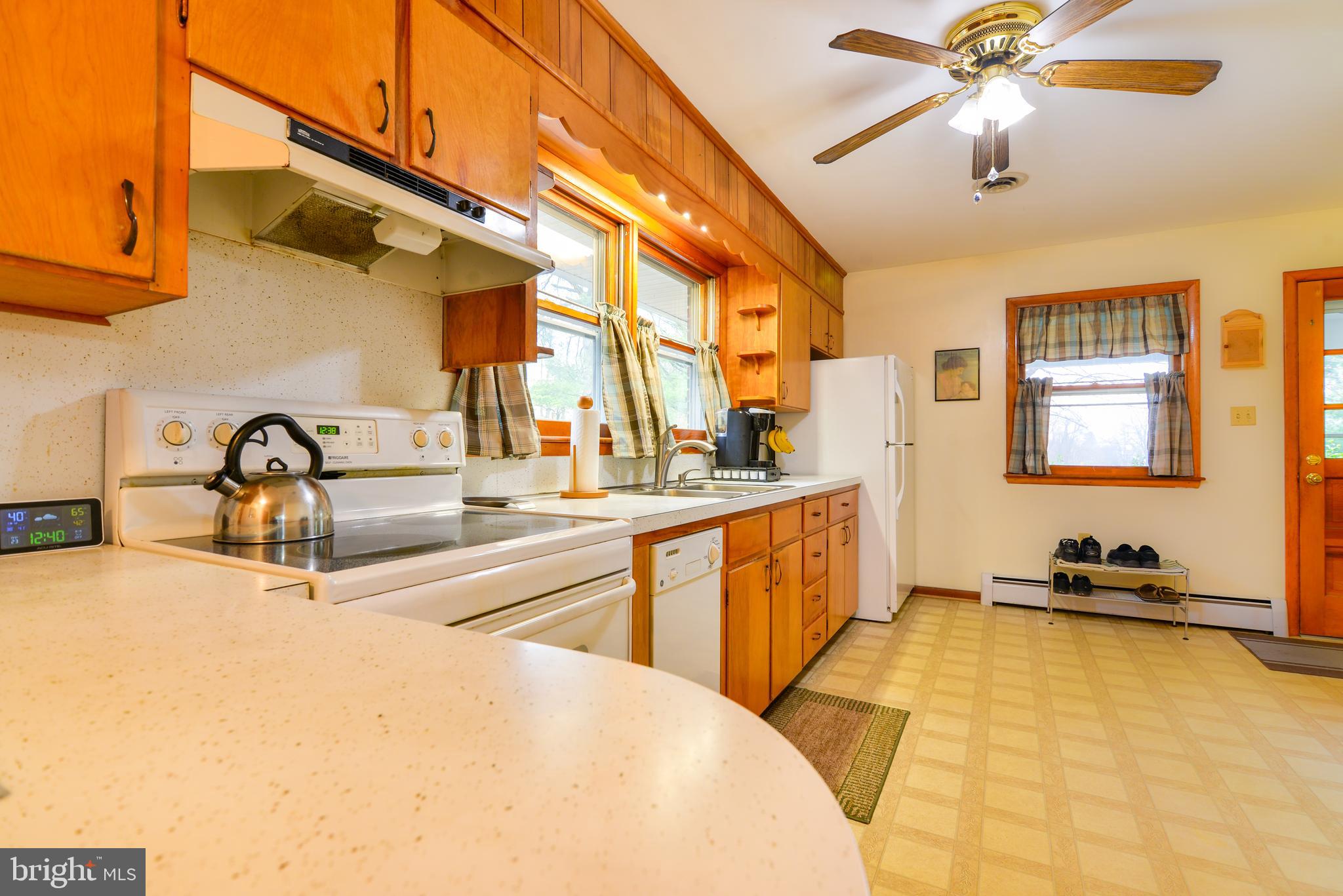 6914 North Clifton Road Frederick, MD 21702 - Photo 12 of 50 Bright kitchen windows!