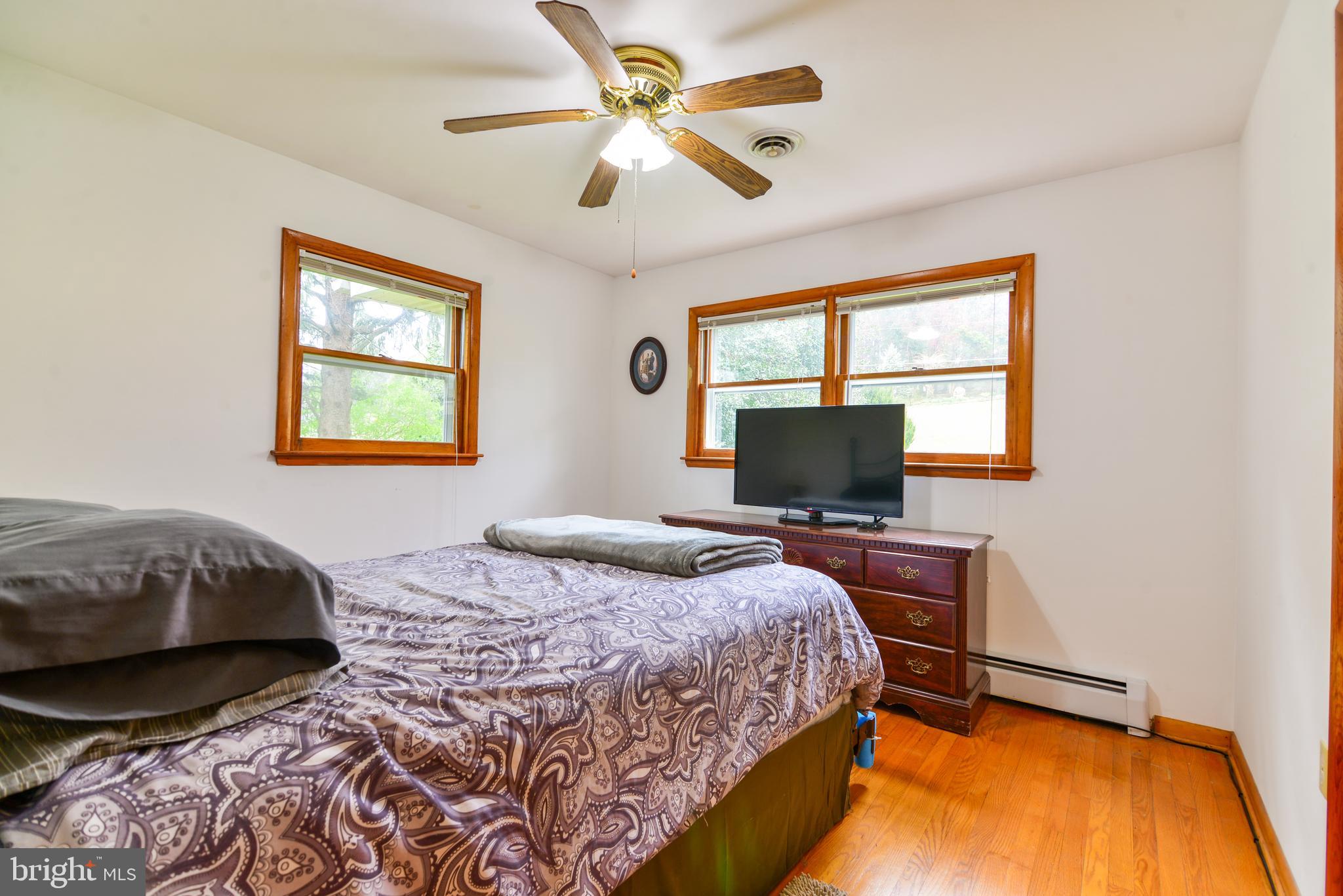 6914 North Clifton Road Frederick, MD 21702 - Photo 23 of 50 Master bedroom