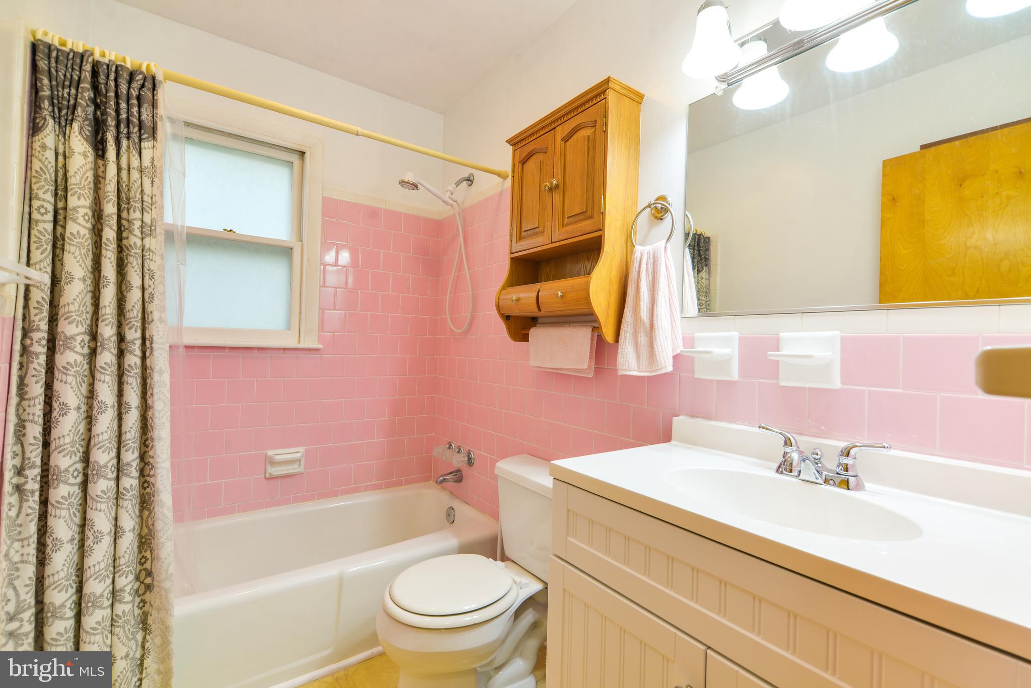 6914 North Clifton Road Frederick, MD 21702 - Photo 26 of 50 Full bath on main level