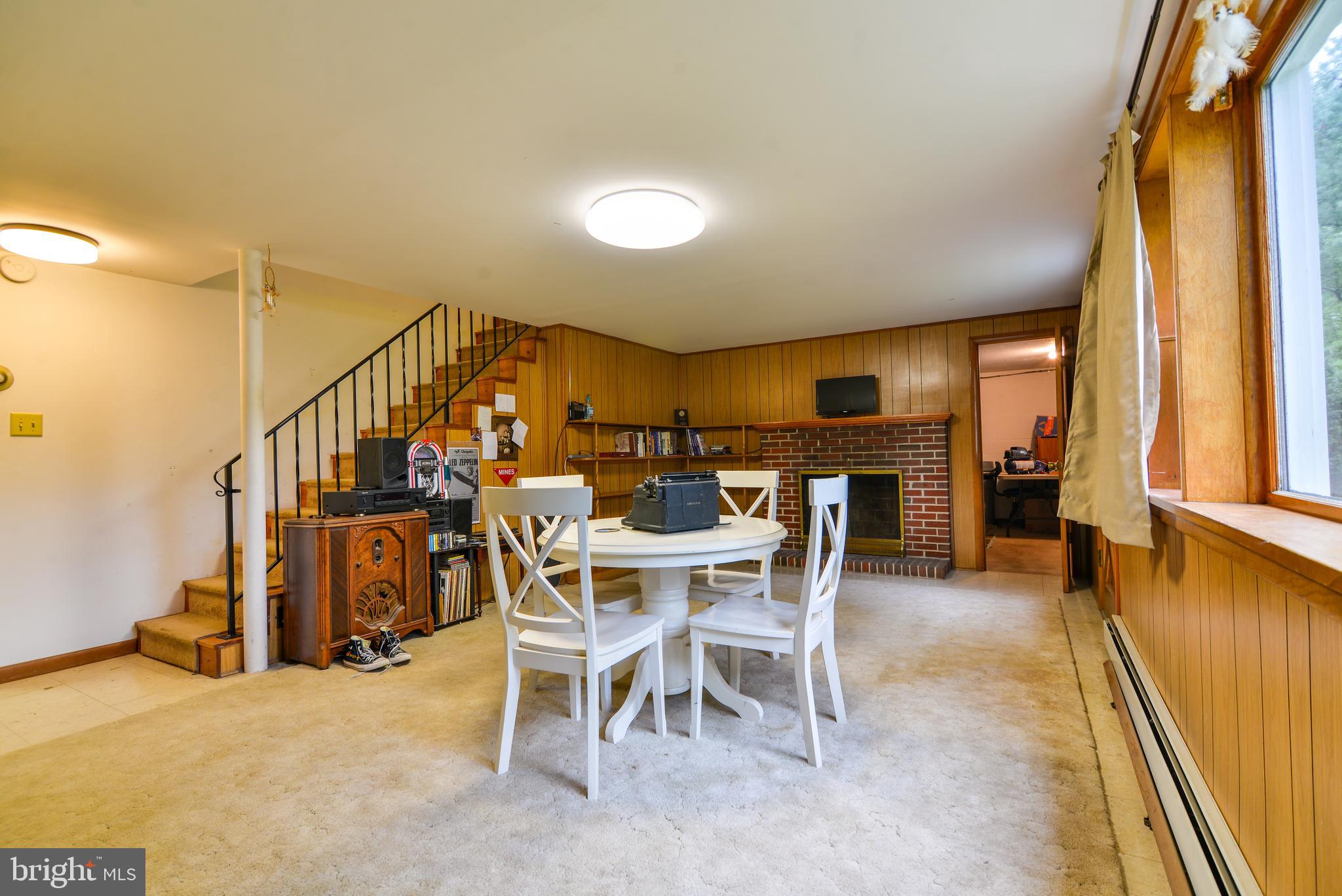 6914 North Clifton Road Frederick, MD 21702 - Photo 31 of 50 Large recreation area!
