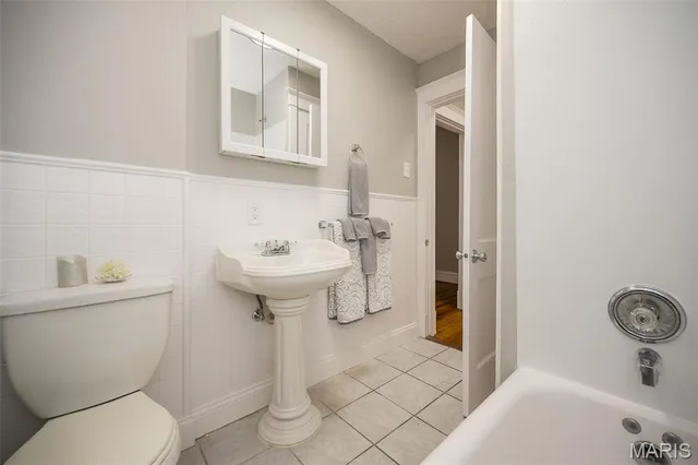 $900 | 4964 Pernod Avenue, Unit A, St. Louis, MO 63139