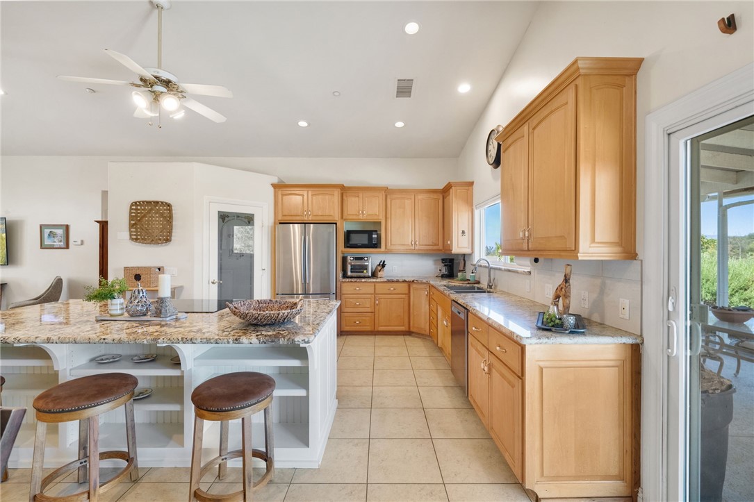 2713 East Mission Road Fallbrook, CA 92028 - Photo 13 of 36