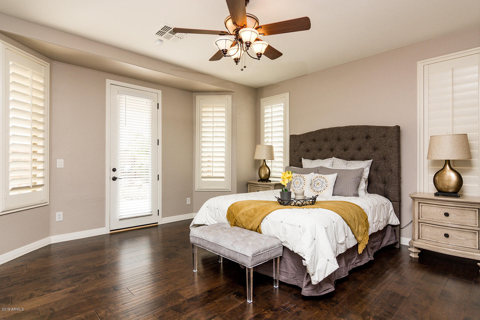 3253 East Blue Ridge Way Gilbert, AZ 85298 - Photo 17 of 32 Airy Master w/hardwood flooring