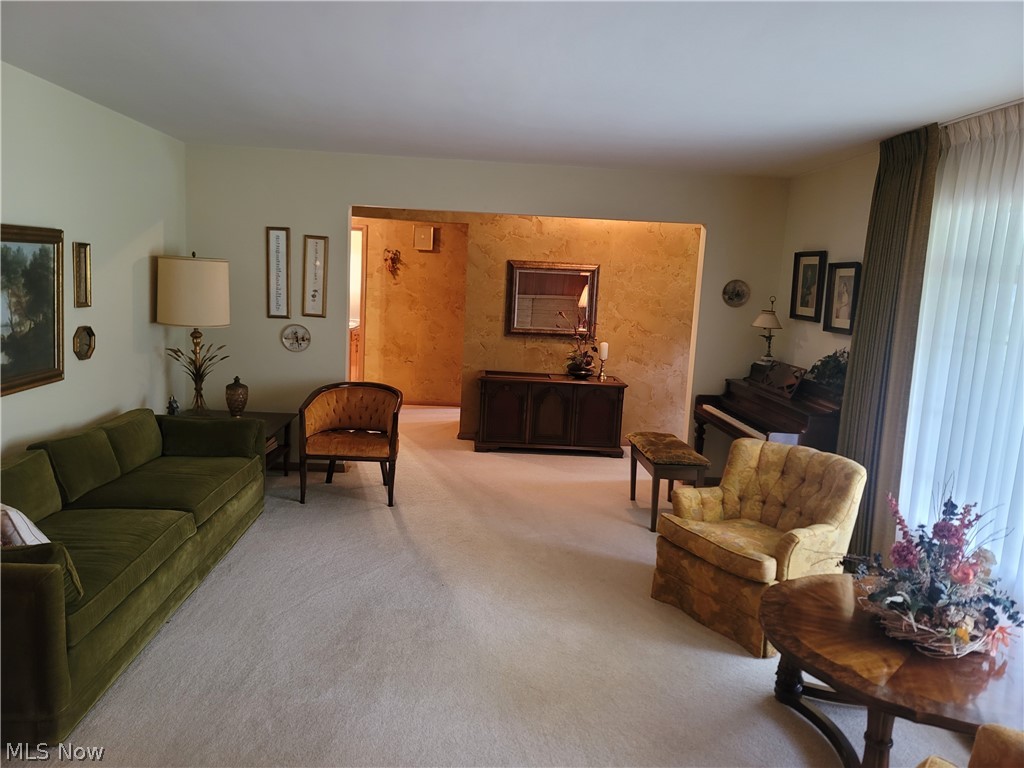 3039 Chamberlain Road Akron, OH 44333 - Photo 11 of 34 Living Room