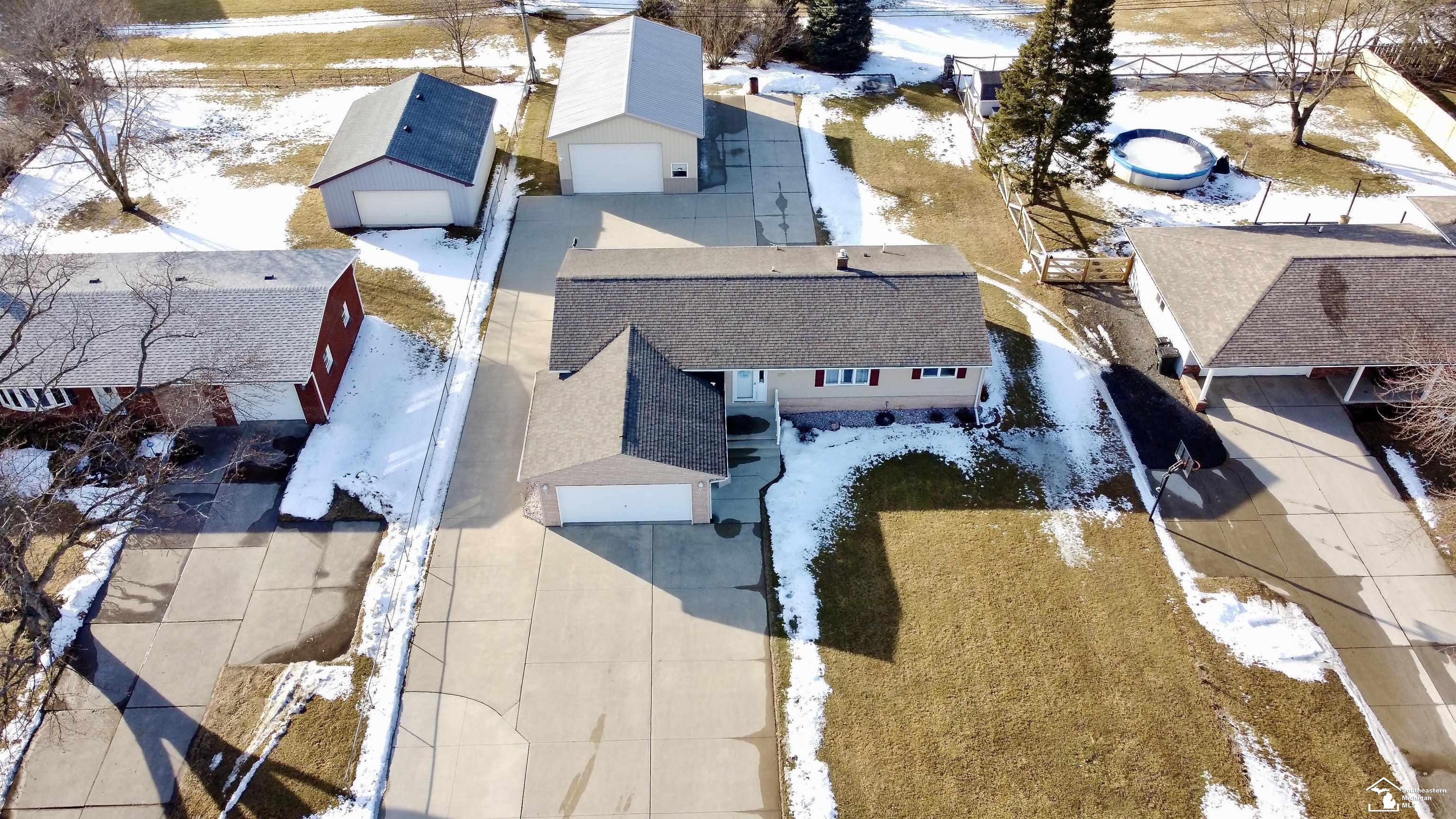 818 South Raisinville Road Monroe, MI 48161 - Photo 34 of 37