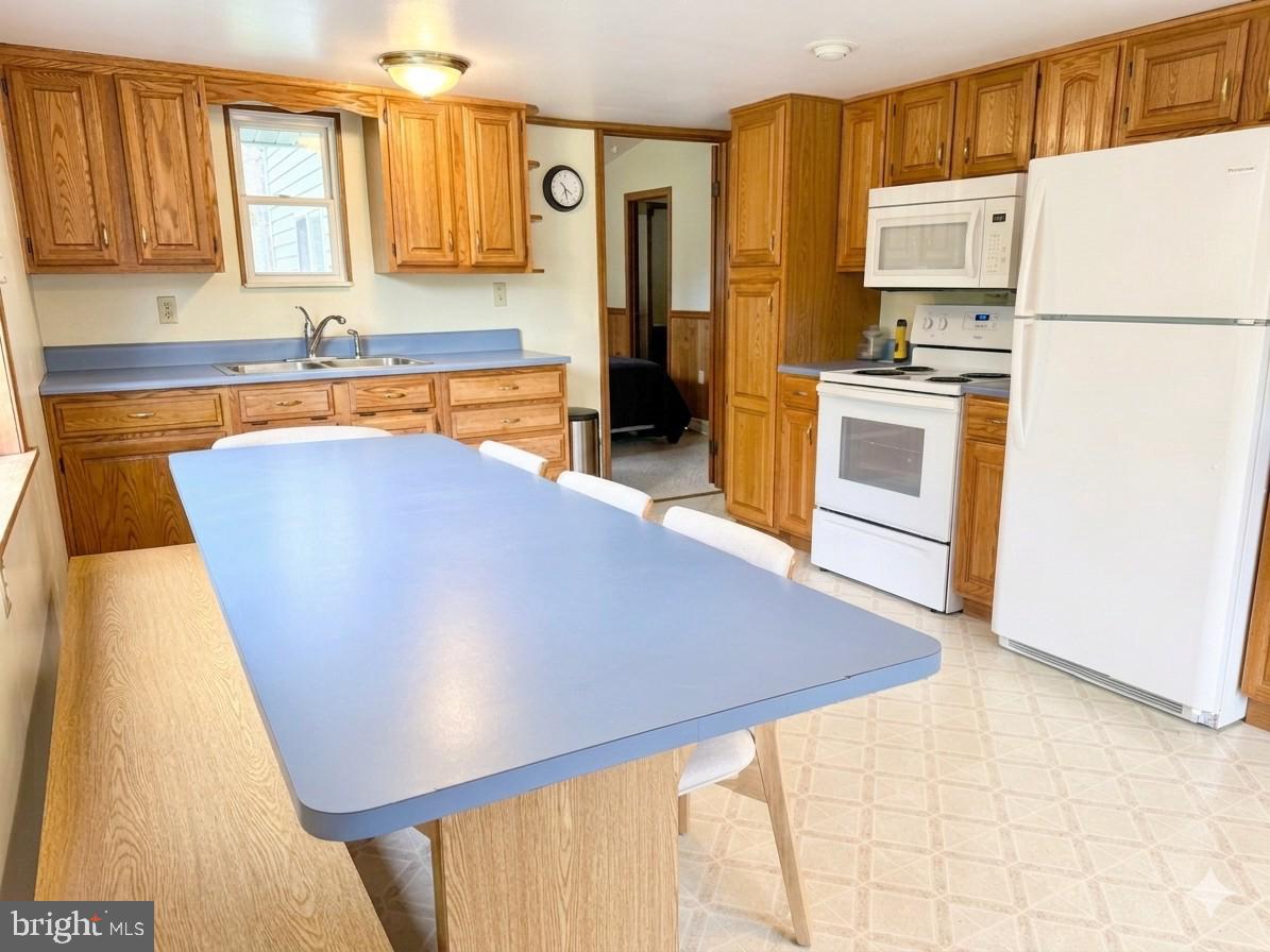 222 Skippers Point Road Oakland, MD 21550 - Photo 13 of 66 kitchen dining area