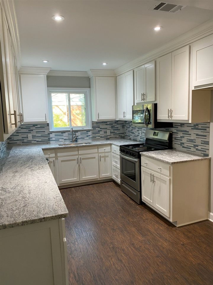 1119 Colonial Road Memphis, TN 38117 - Photo 2 of 12