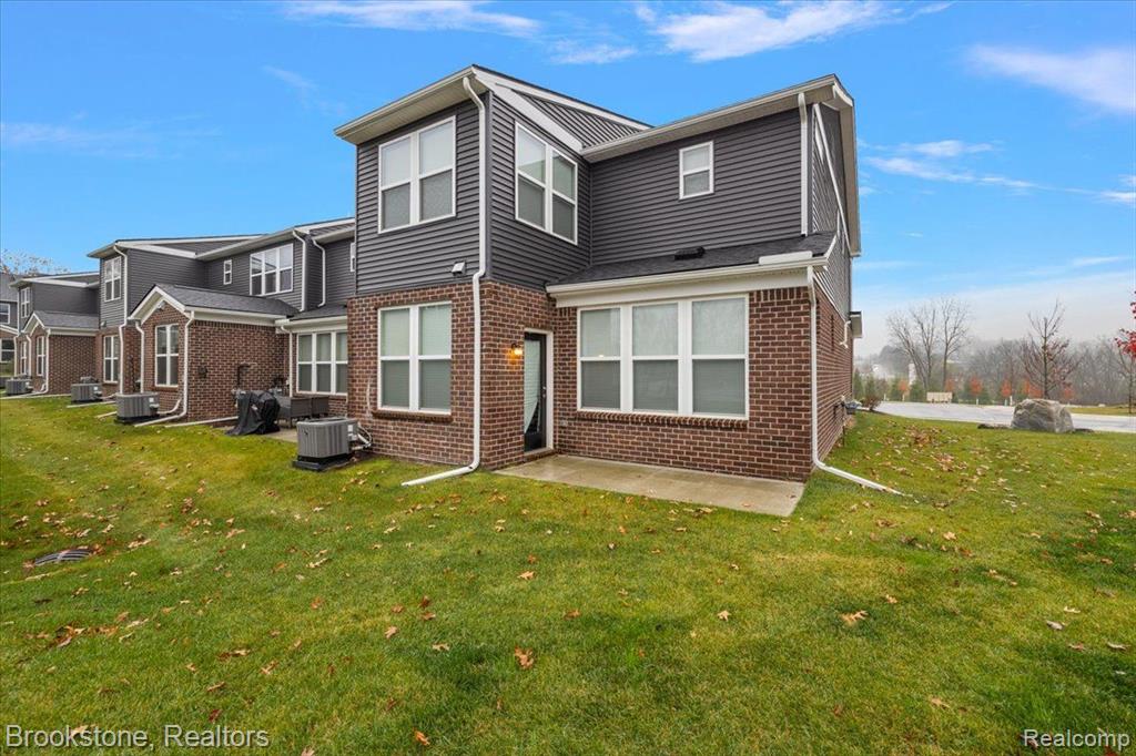 348 Strawberry Drive Rochester, MI 48307 - Photo 5 of 45