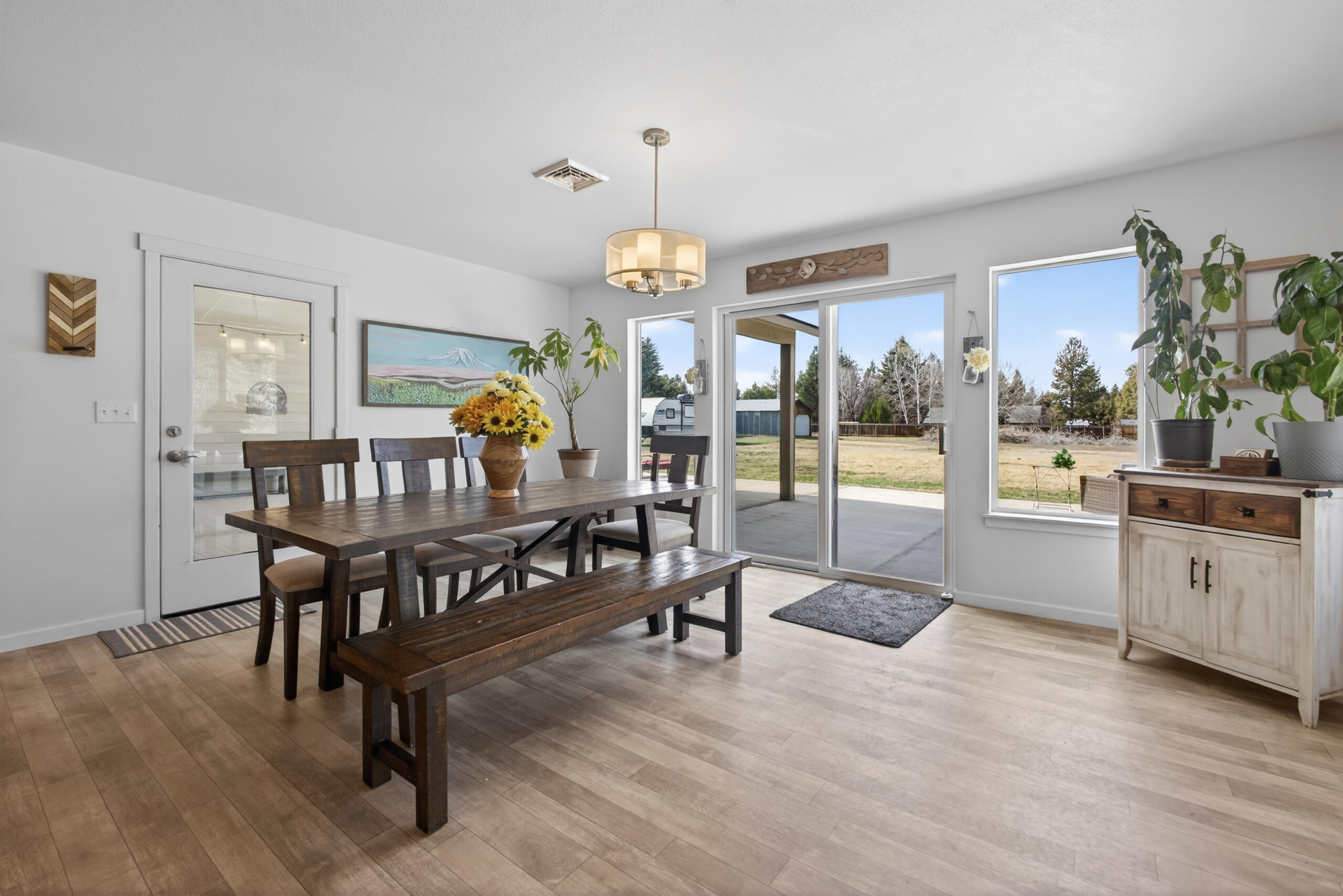 61112 Ferguson Road Bend, OR 97702 - Photo 14 of 47 Dining Area