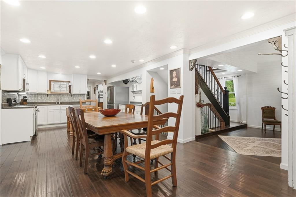 5380 Hardt Road Gibsonia, PA 15044 - Photo 6 of 49 Hardwood Floors flow throughout the dining, kitchen and foyer area.