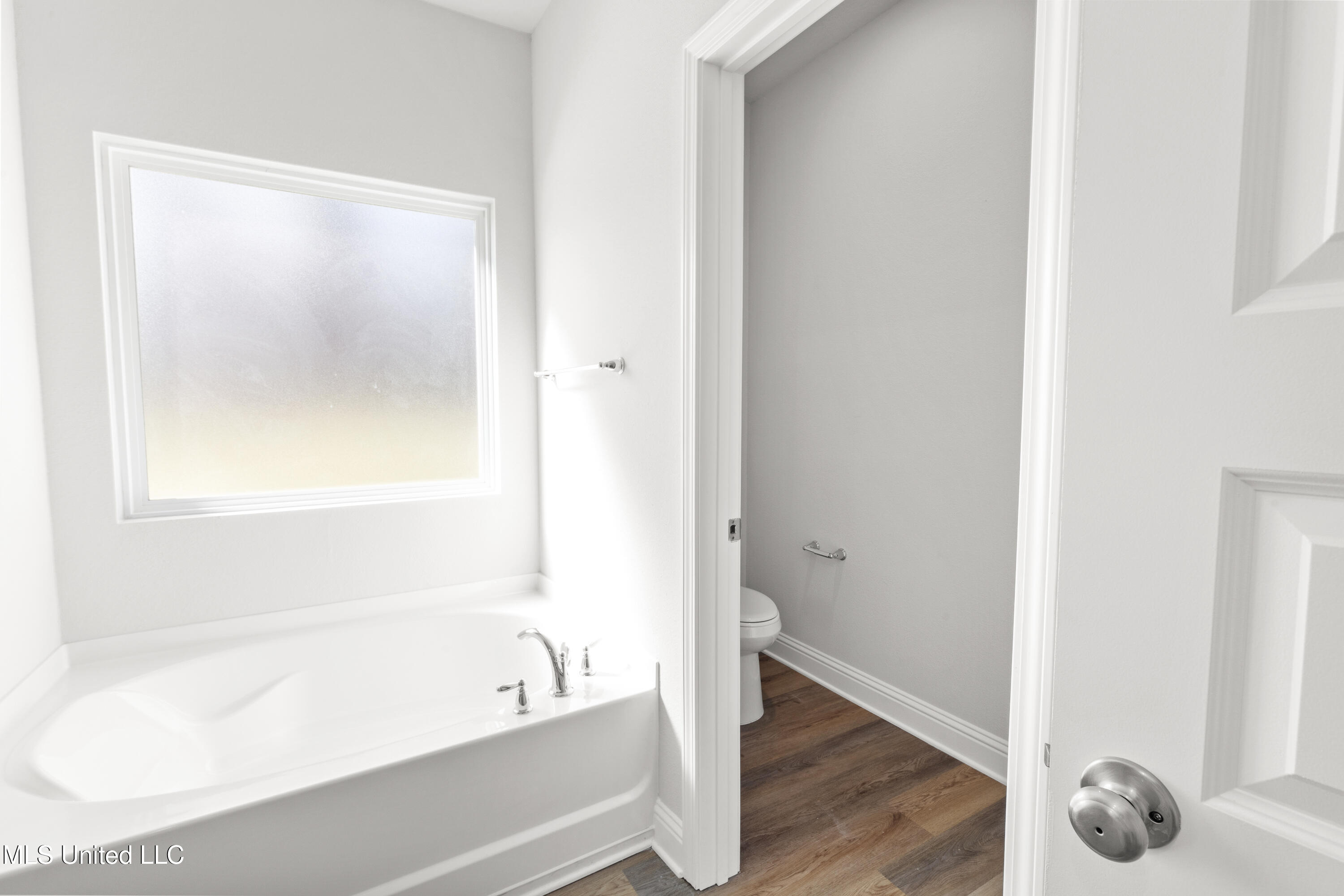 16160 Blue Rdg Drive Gulfport, MS 39503 - Photo 18 of 33 Primary Bath