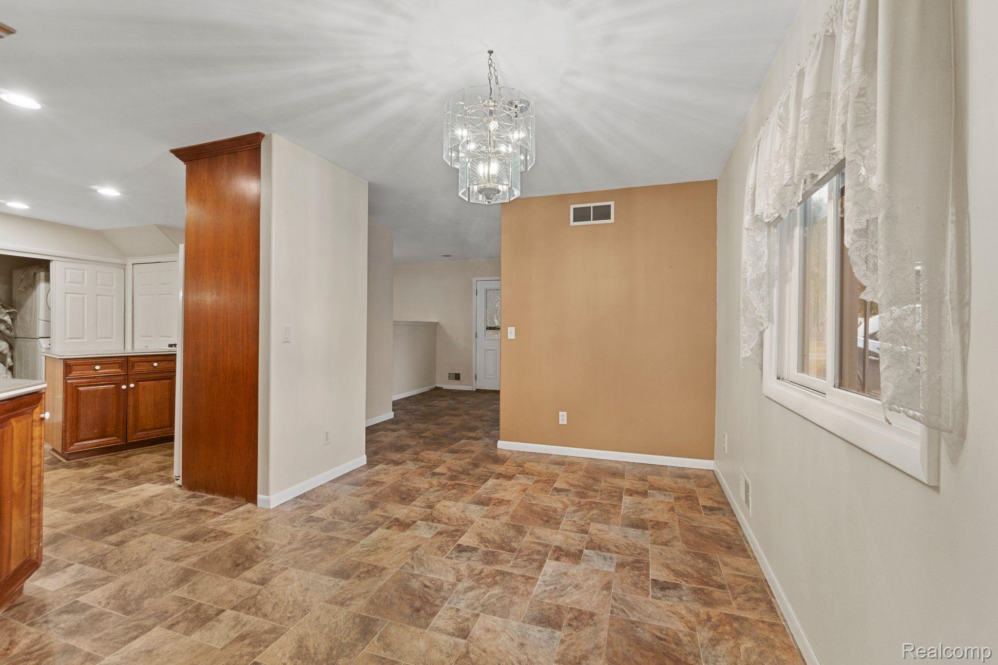 4755 Pelton Road Clarkston, MI 48346 - Photo 6 of 32 Gallery Image 6