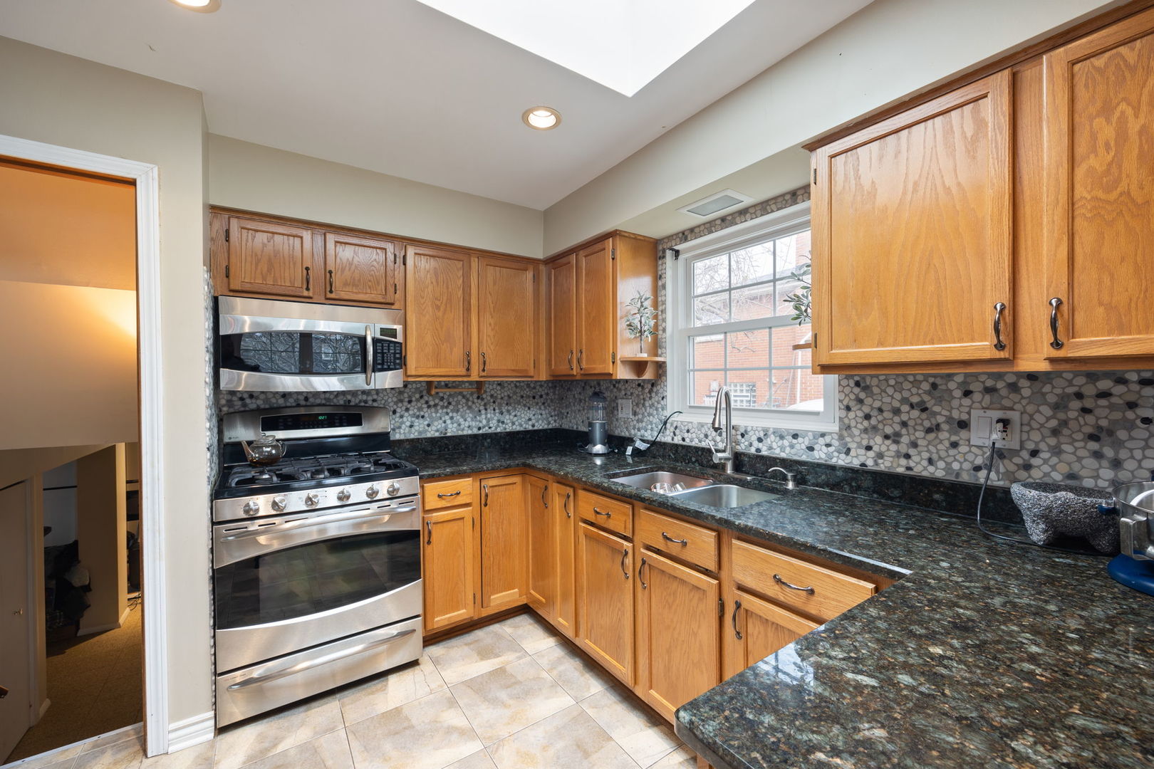 4506 Custer Avenue Brookfield, IL 60513 - Photo 9 of 23