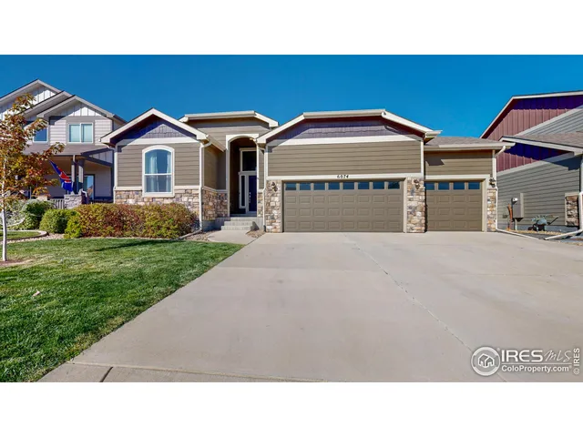 a view of an house with backyard and trees