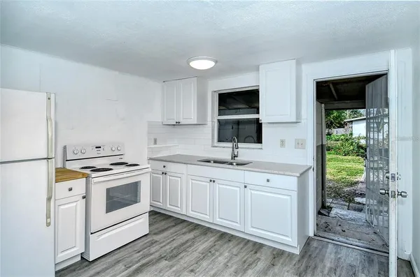 $1,295 | 647 Church Street, Unit A, Nokomis, FL 34275