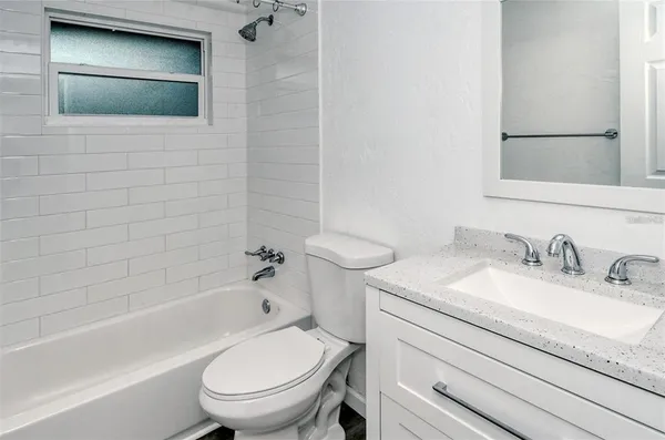 $1,295 | 647 Church Street, Unit A, Nokomis, FL 34275