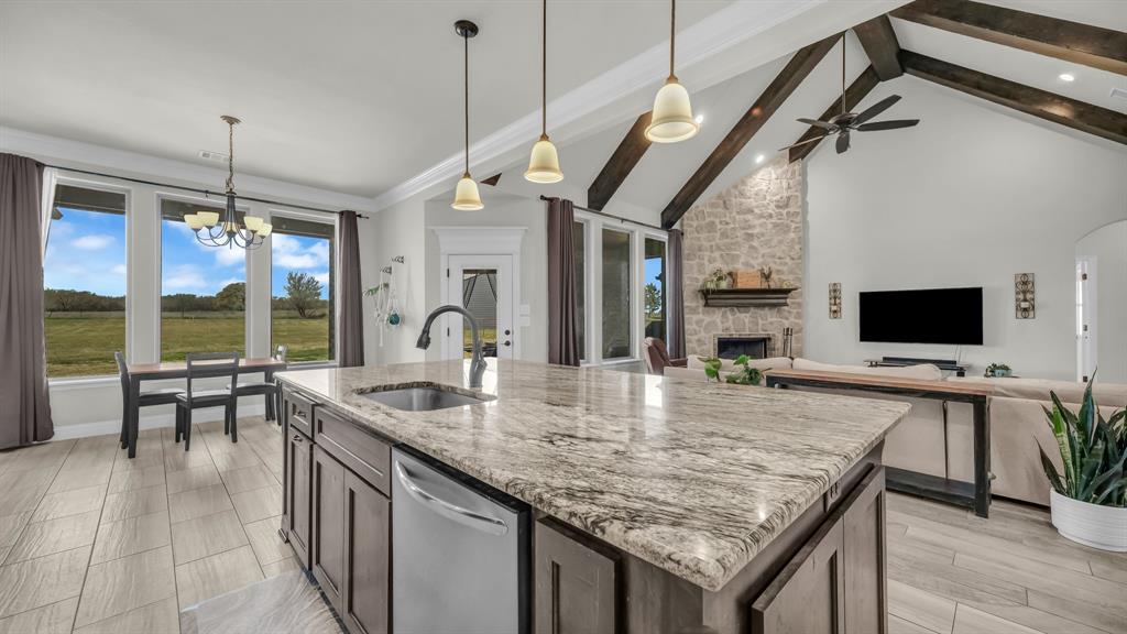 122 Altom Road Springtown, TX 76082 - Photo 6 of 38