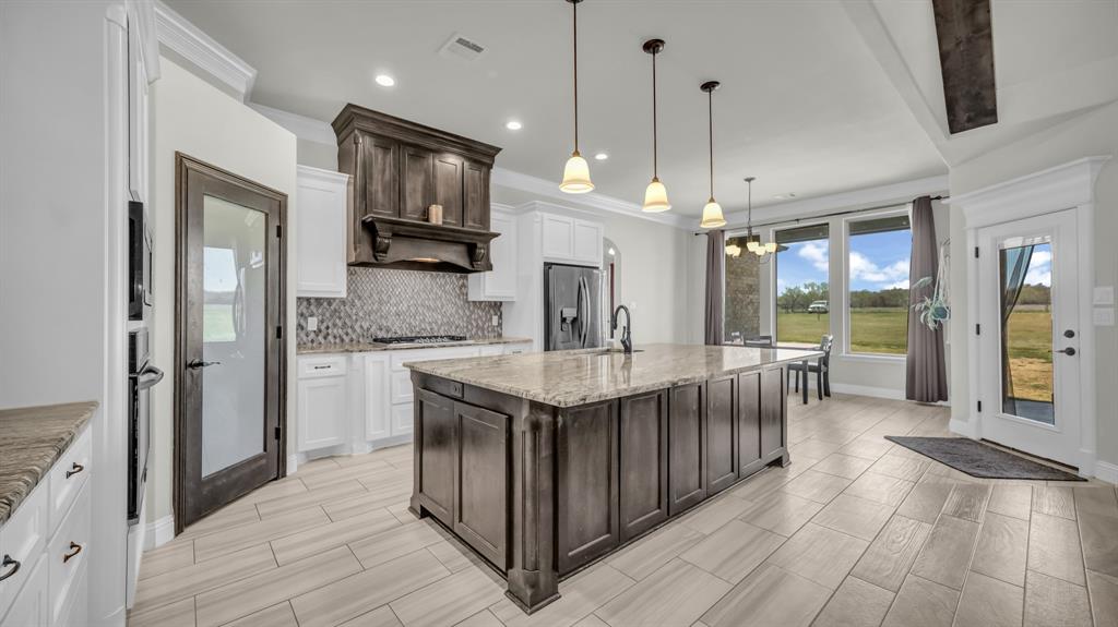 122 Altom Road Springtown, TX 76082 - Photo 7 of 38