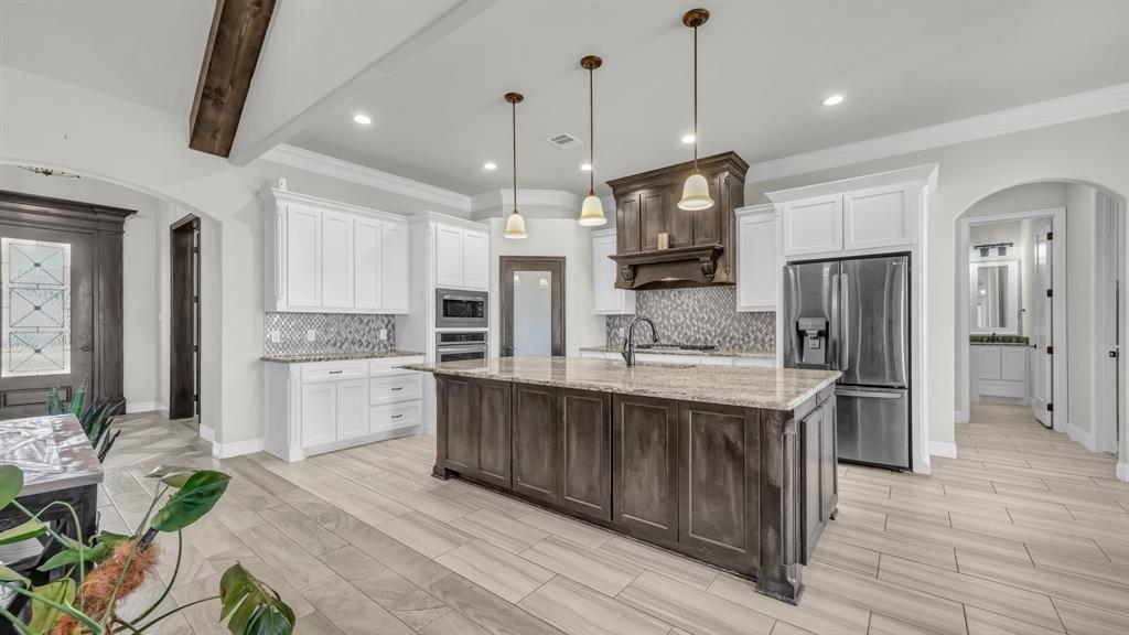 122 Altom Road Springtown, TX 76082 - Photo 8 of 38