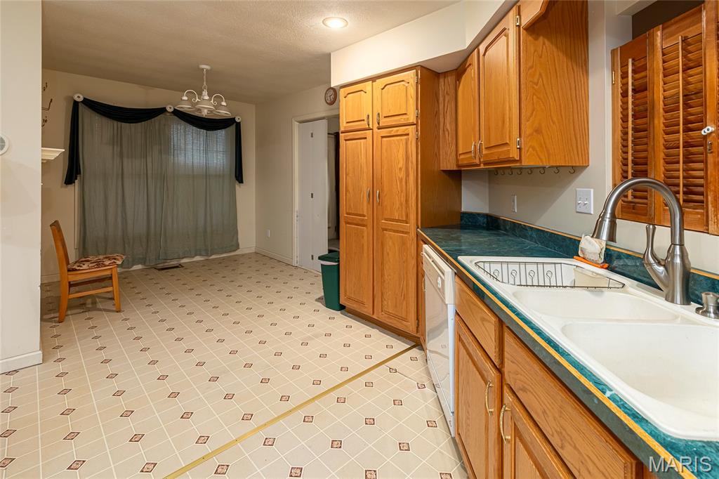 1812 Calico Road Marion, IL 62959 - Photo 6 of 17