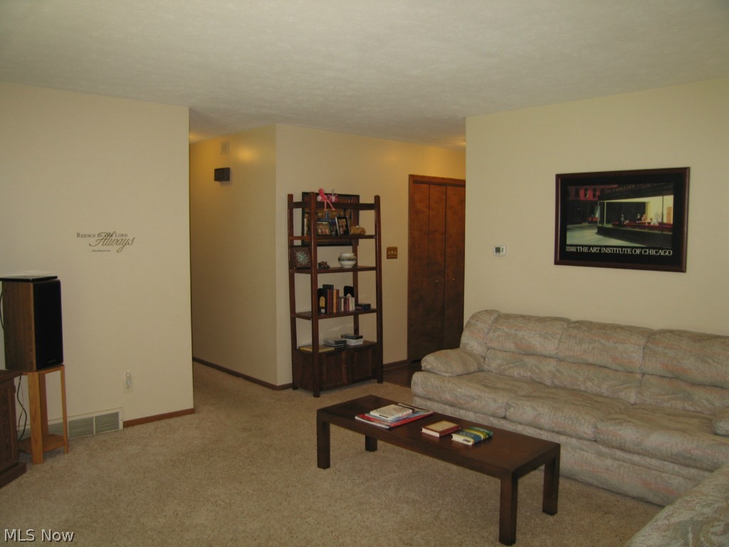 1033 Clark Road Wadsworth, OH 44281 - Photo 6 of 25 Gallery Image 6