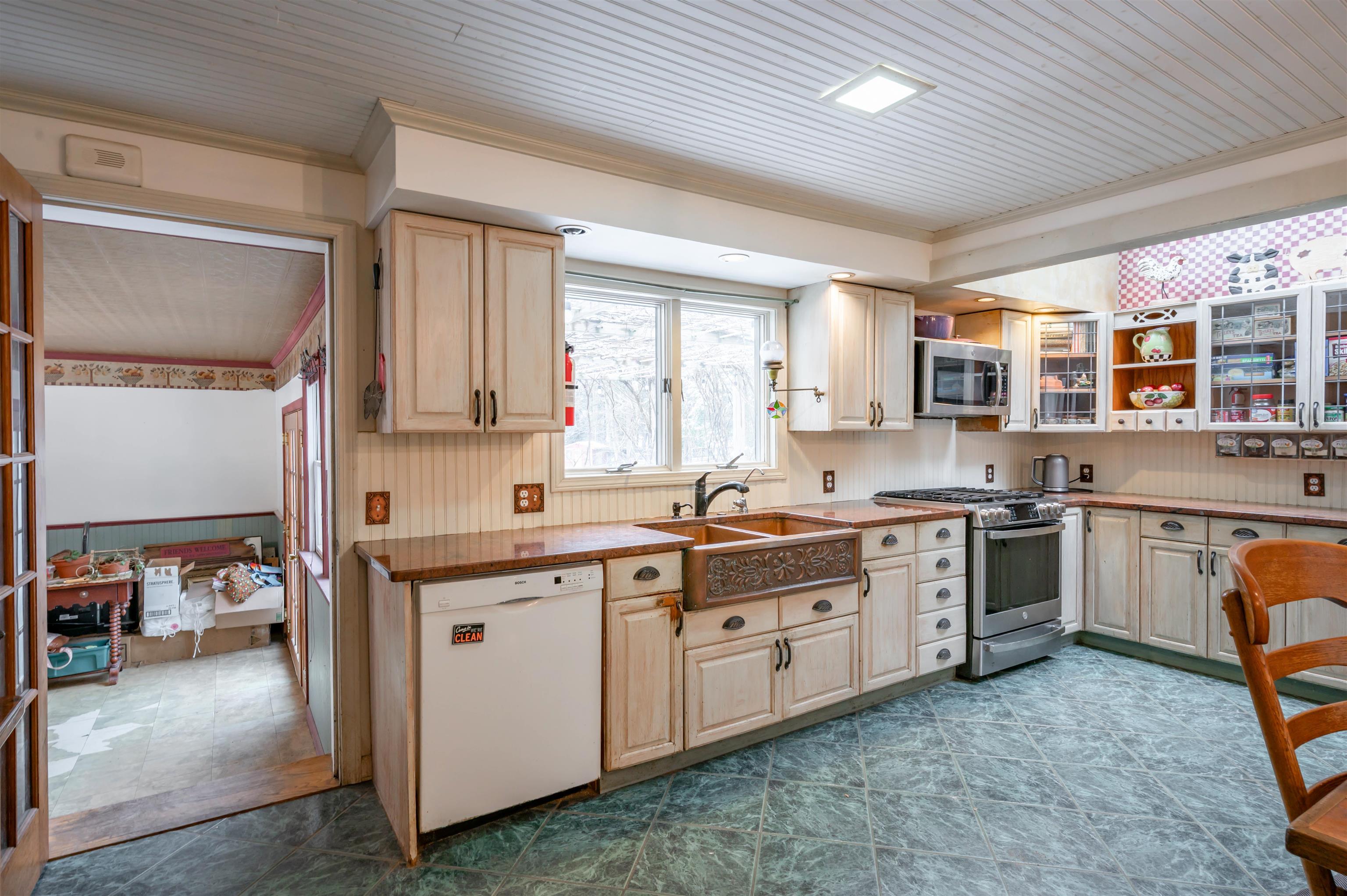 133 Raymond Road Deerfield, NH 03037 - Photo 8 of 34