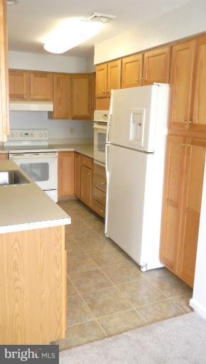 15143 Vantage Hill Road, Unit 8B Silver Spring, MD 20906 - Photo 3 of 12 Kitchen