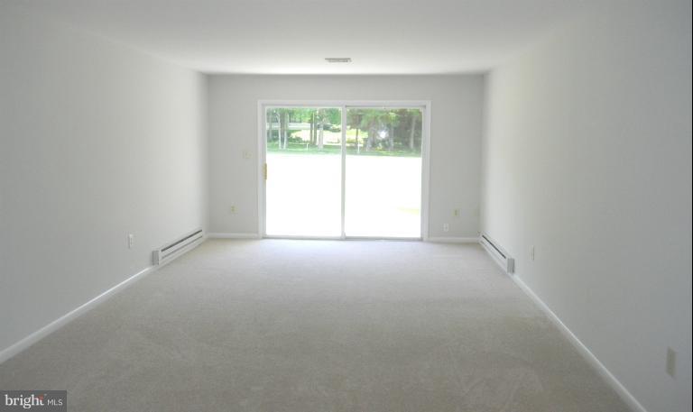 15143 Vantage Hill Road, Unit 8B Silver Spring, MD 20906 - Photo 8 of 12 Living Room