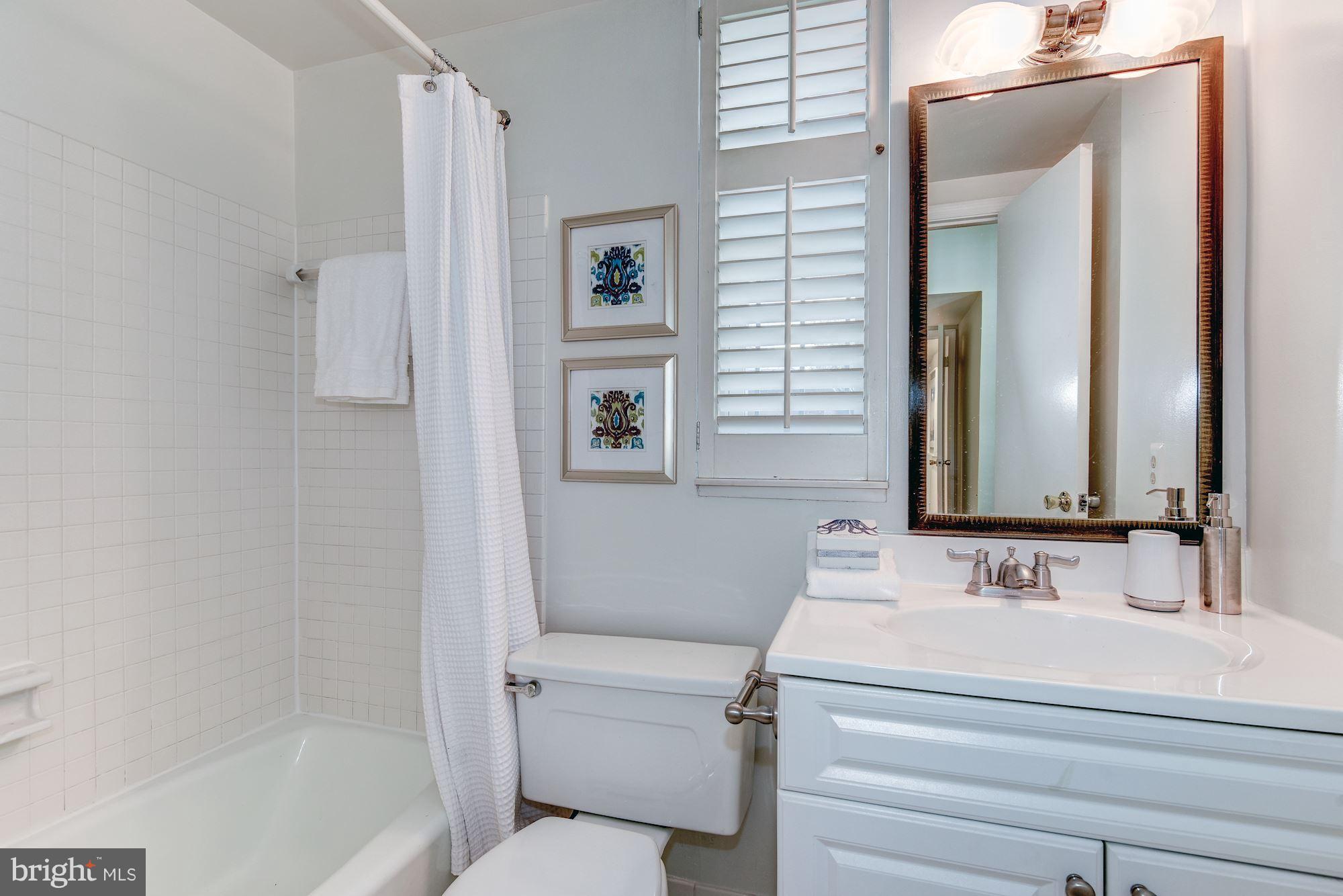 2127 California Street Northwest, Unit 102 Washington, DC 20008 - Photo 12 of 26 Master Bathroom