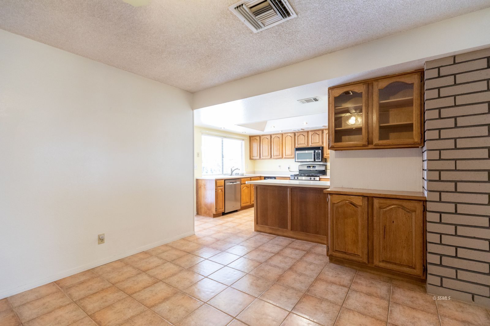 514 Suzanne Street Ridgecrest, CA 93555 - Photo 9 of 30 a kitchen with stainless steel appliances a sink and cabinets