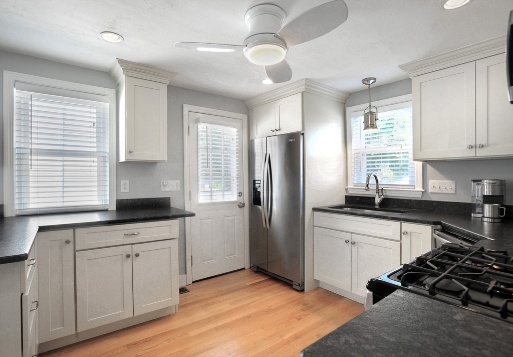 9 G Street Hull, MA 02045 - Photo 15 of 31