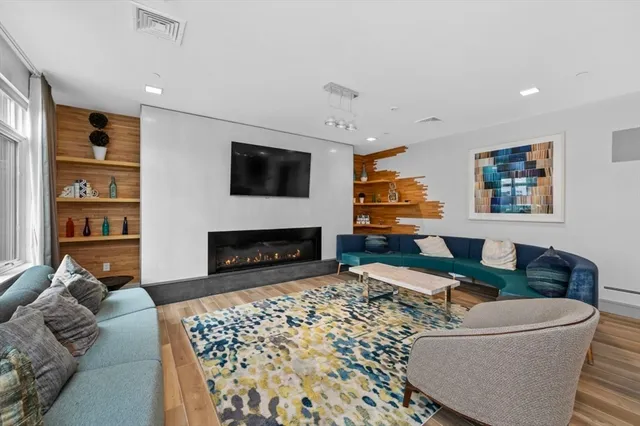 $999,000 | 180 Telford Street, Unit 614, Boston, MA 02135